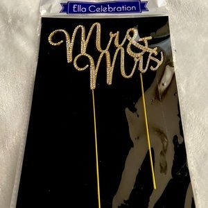 UNOPENED CAKE TOPPER